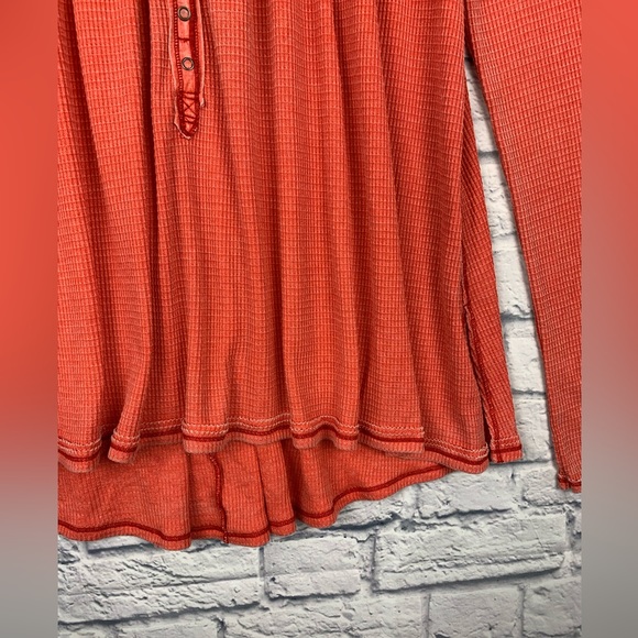 We The People Free People Red Kai Henley Long Sleeve BOHO Knit Tunic Size Large - Picture 9 of 13